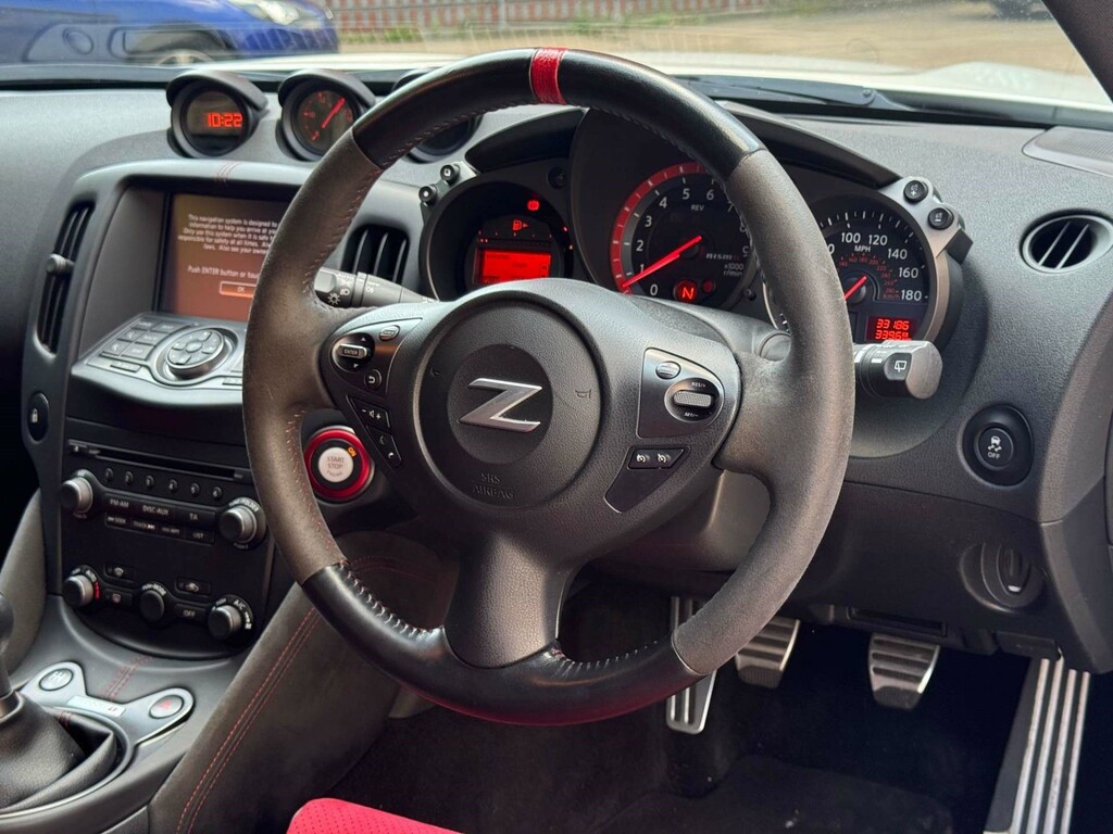 Nissan 370Z 3.7 V6 Gt White #11