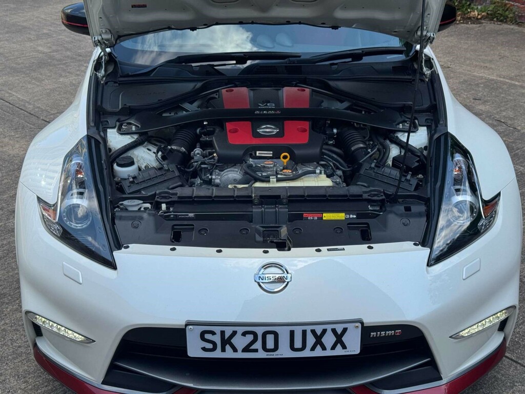 Nissan 370Z 3.7 V6 Gt White #16