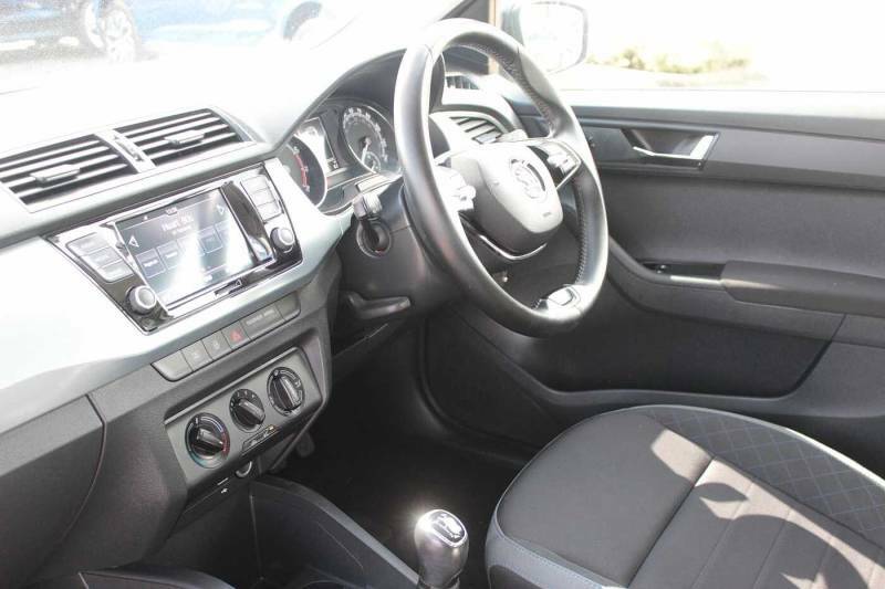 Skoda Fabia 1.0 Mpi Colour Edition - 2020 70 DG70KRE White #2
