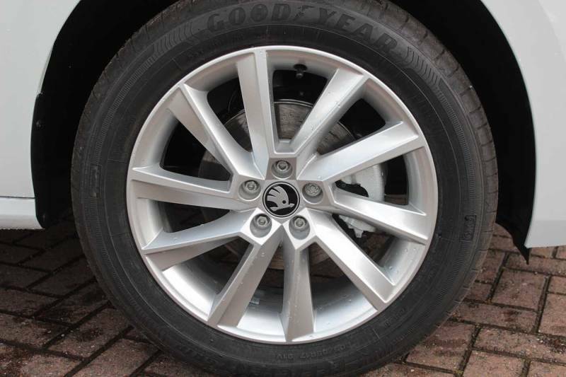 Skoda Kamiq 1.0 Tsi Se Edition - 2026 White #5