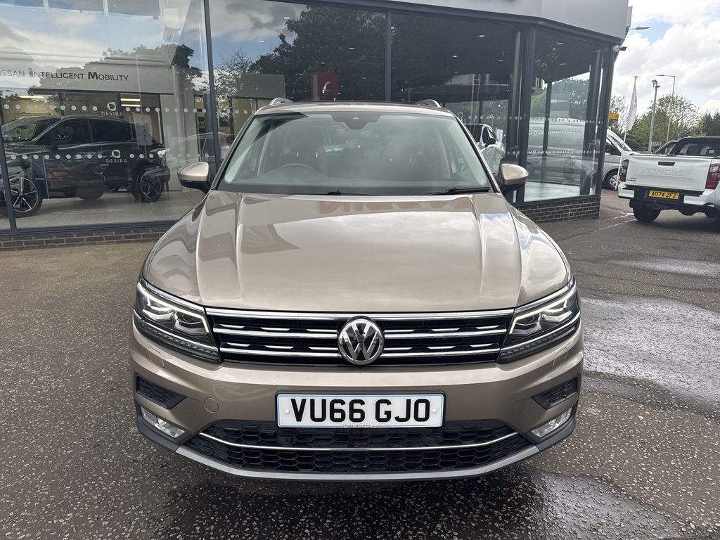 Volkswagen Tiguan 2.0 Tdi 150 4Motion Sel Dsg Estate VU66GJO Beige #2