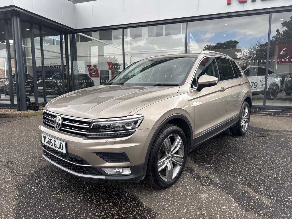 Volkswagen Tiguan 2.0 Tdi 150 4Motion Sel Dsg Estate VU66GJO Beige #4