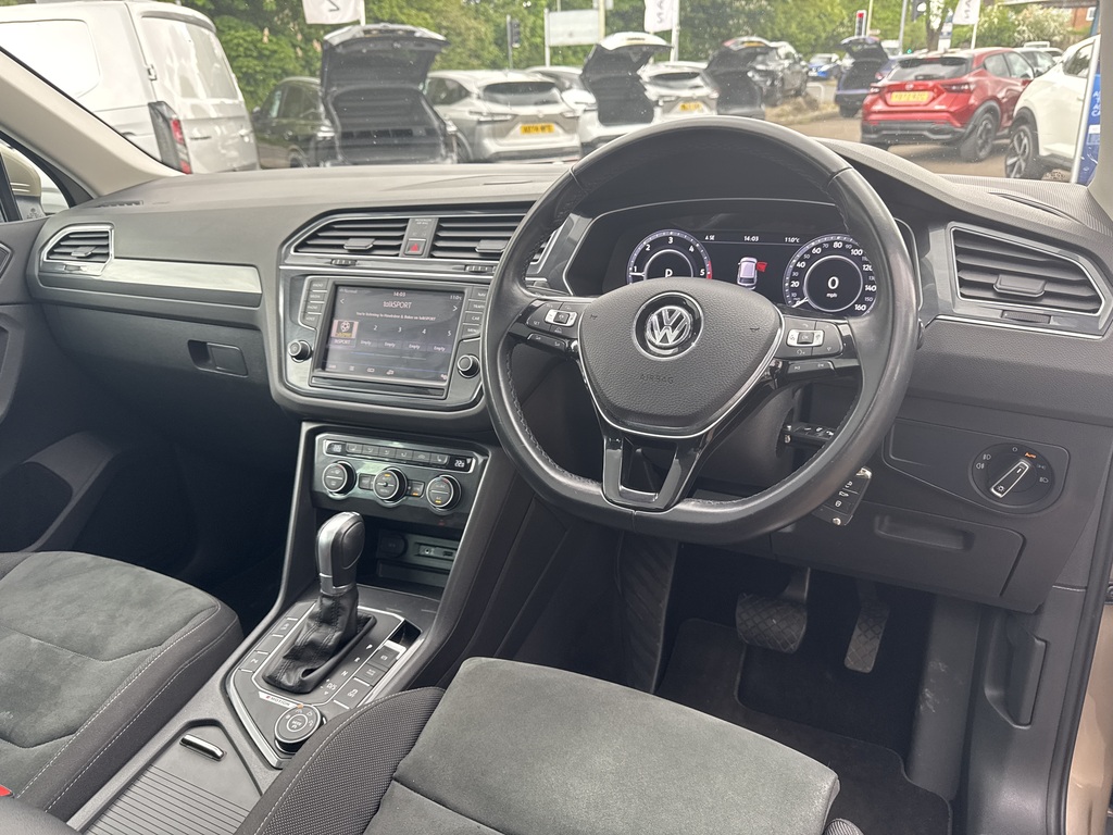 Volkswagen Tiguan 2.0 Tdi 150 4Motion Sel Dsg Estate VU66GJO Beige #3