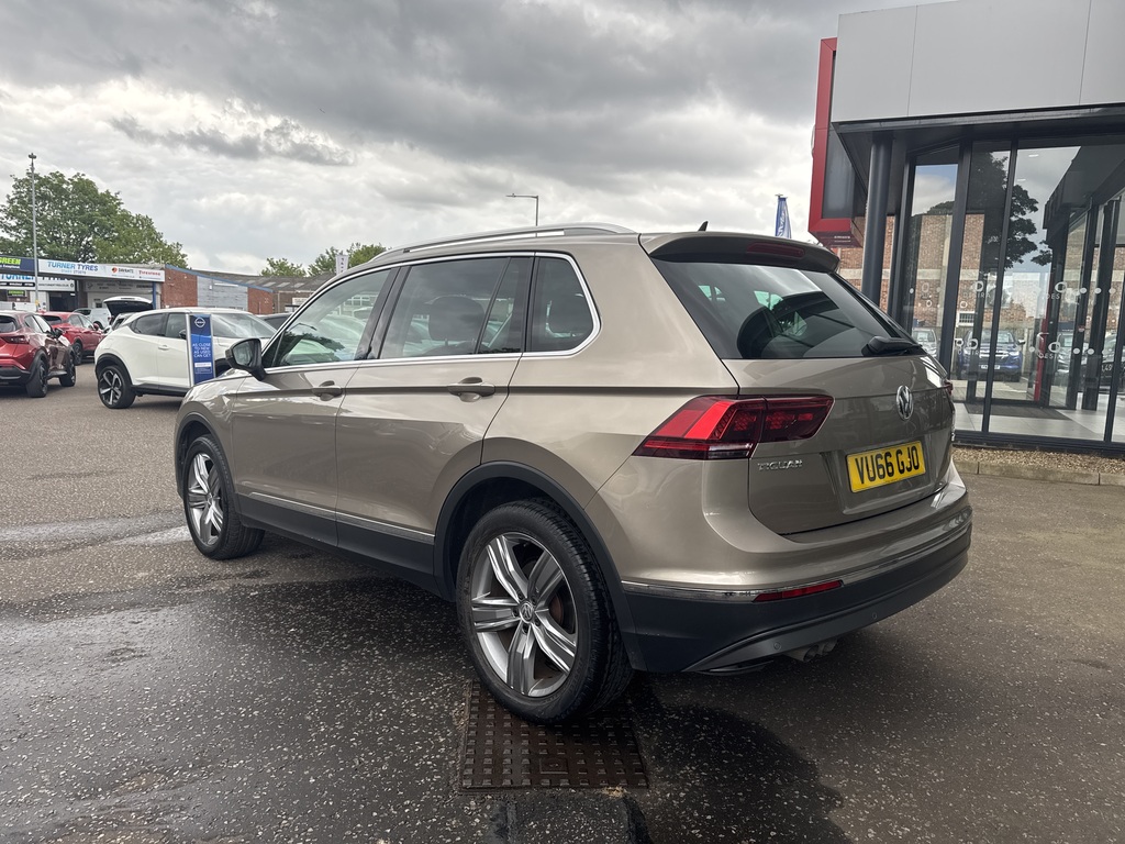 Volkswagen Tiguan 2.0 Tdi 150 4Motion Sel Dsg Estate VU66GJO Beige #6