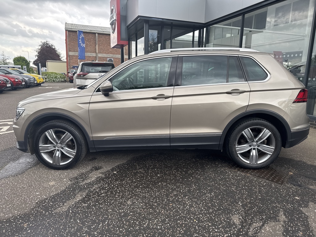 Volkswagen Tiguan 2.0 Tdi 150 4Motion Sel Dsg Estate VU66GJO Beige #5