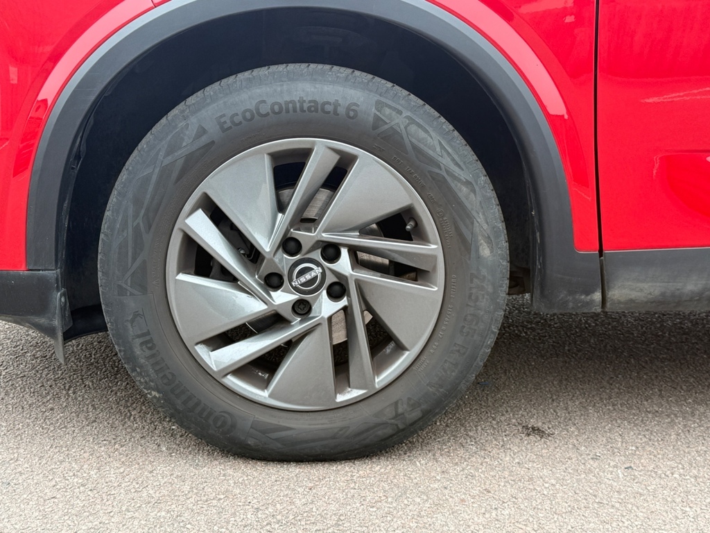 Nissan Qashqai 1.3 Dig-t Mh 158 Acenta Premium DX23XZJ Red #6