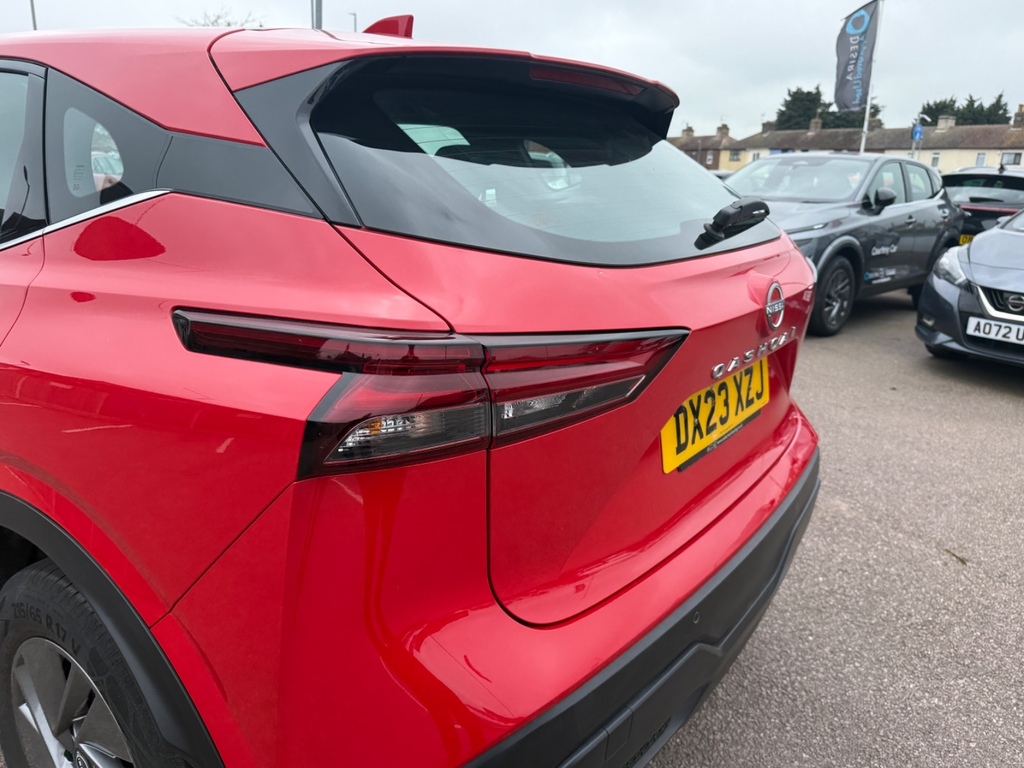 Nissan Qashqai 1.3 Dig-t Mh 158 Acenta Premium DX23XZJ Red #3