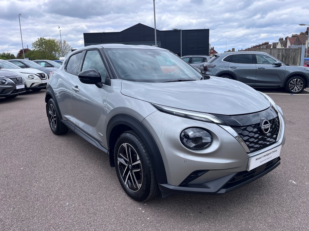 Nissan Juke 1.6 Hybrid N-connecta Silver