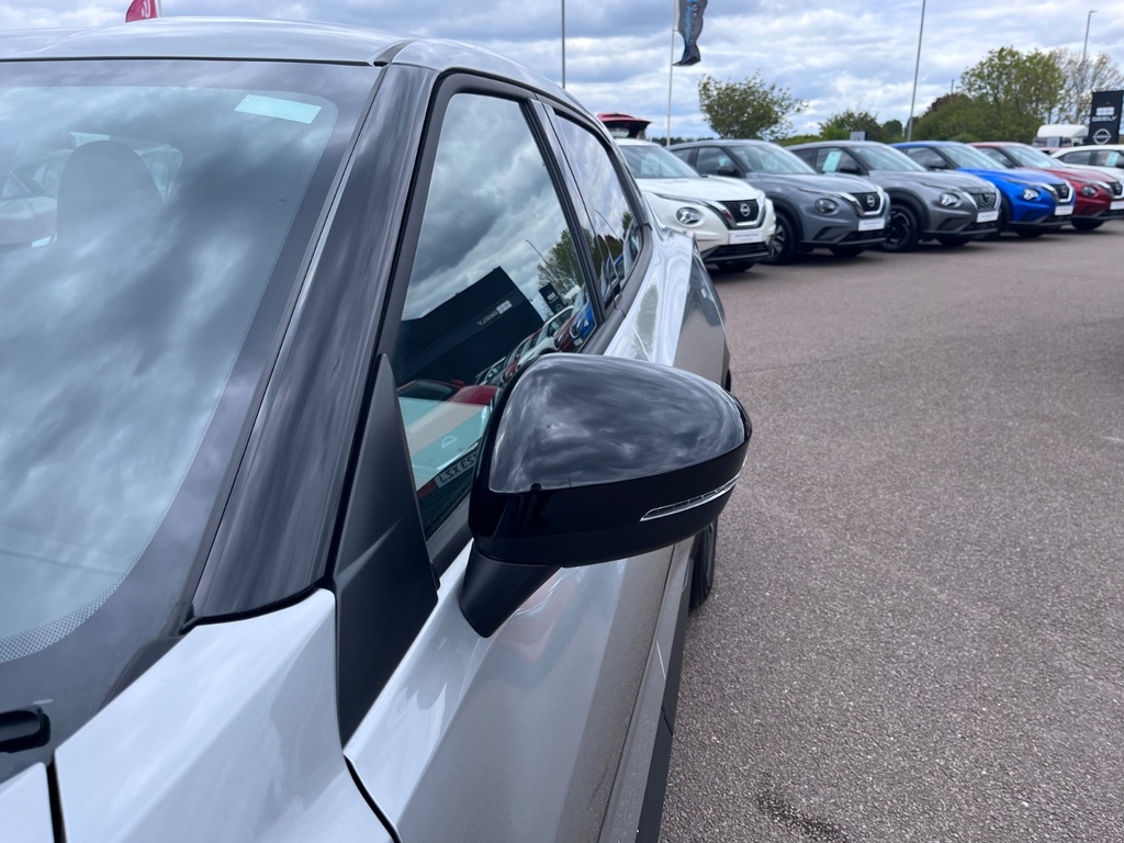 Nissan Juke 1.6 Hybrid N-connecta AO25VPP Silver #4