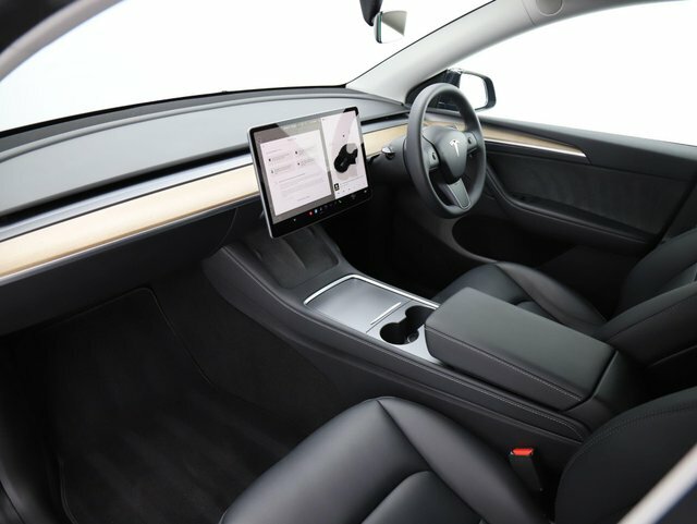 Tesla Model Y Dual Motor Performance Black