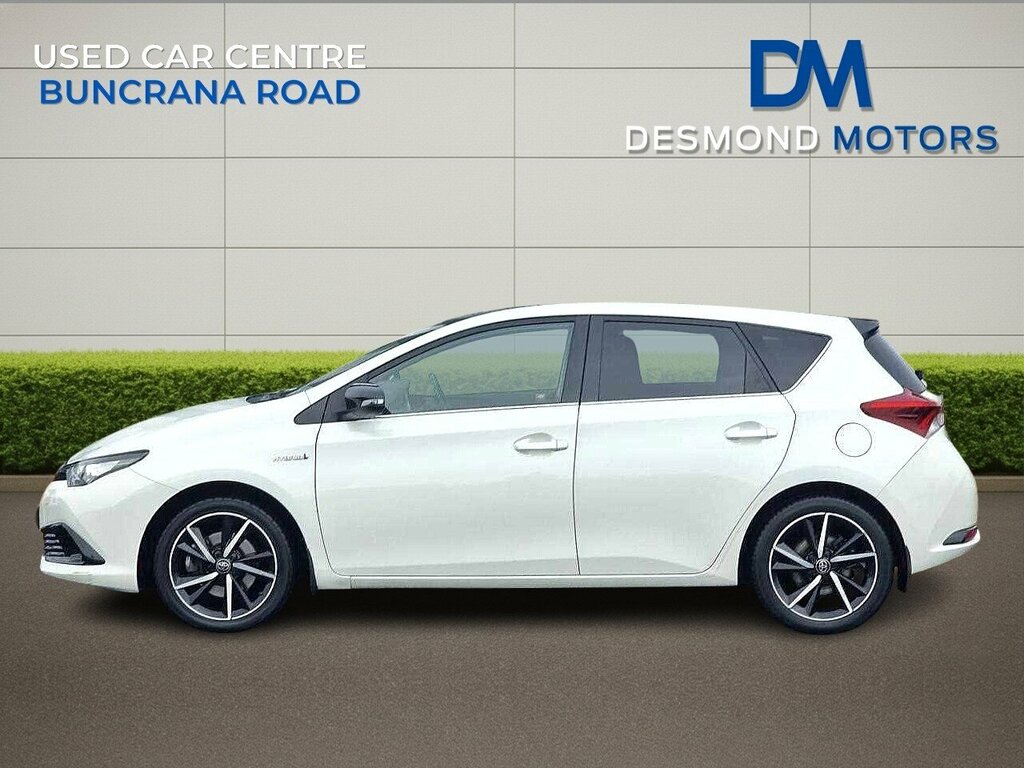 Toyota Auris Luna White #3