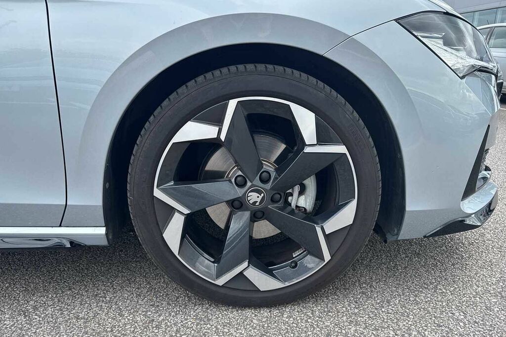 Skoda Superb 2.0 Tdi Sportline Dsg Silver #5