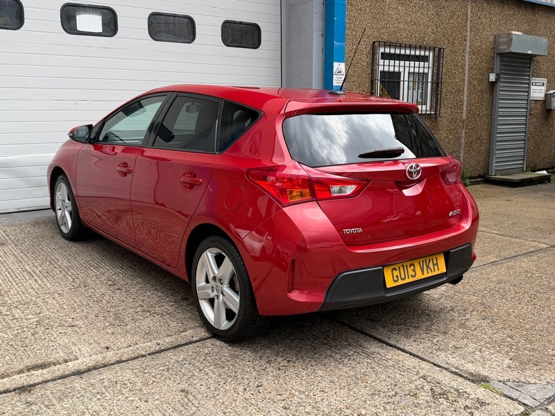 Toyota Auris 1.6 V-matic Sport Multidrive Red #6