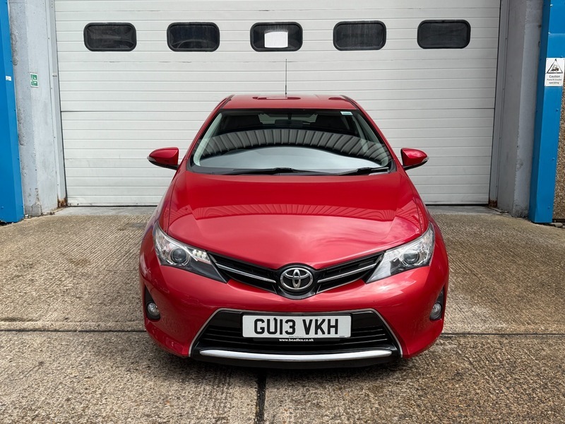 Toyota Auris 1.6 V-matic Sport Multidrive Red #2