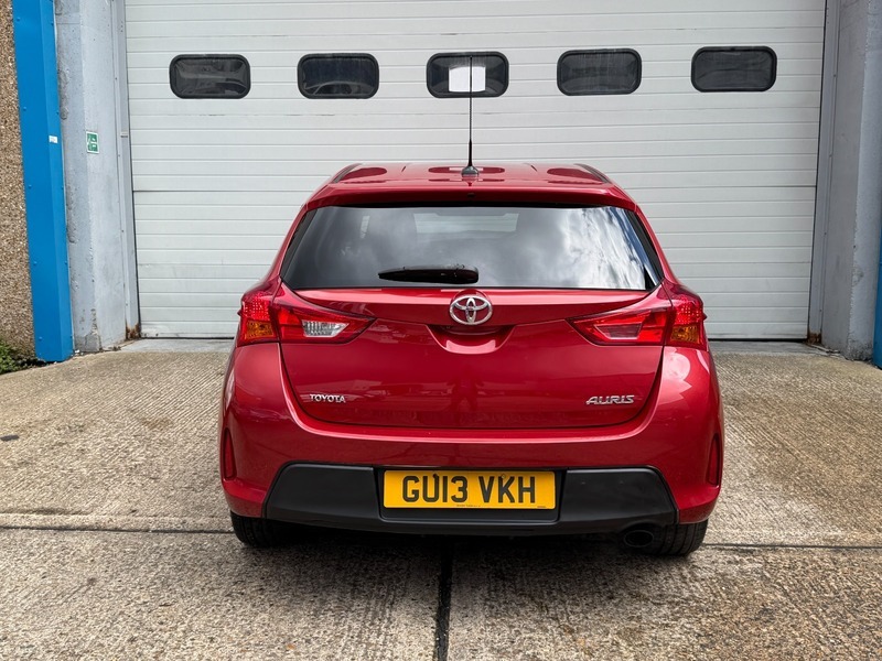 Toyota Auris 1.6 V-matic Sport Multidrive Red #5