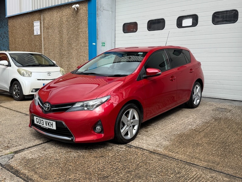 Toyota Auris 1.6 V-matic Sport Multidrive Red #3