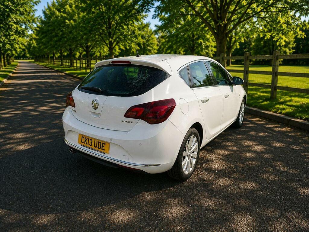 Vauxhall Astra Hatchback 2.0 Cdti Ecoflex Elite Euro 5 Ss White #6