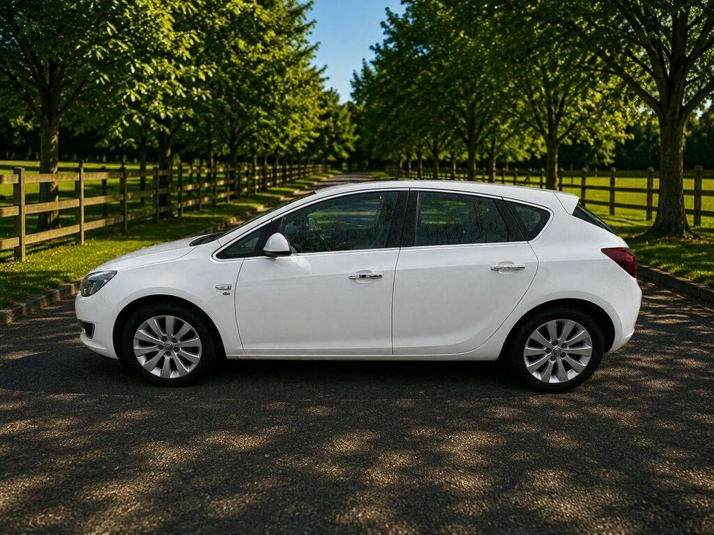 Vauxhall Astra Hatchback 2.0 Cdti Ecoflex Elite Euro 5 Ss White #3