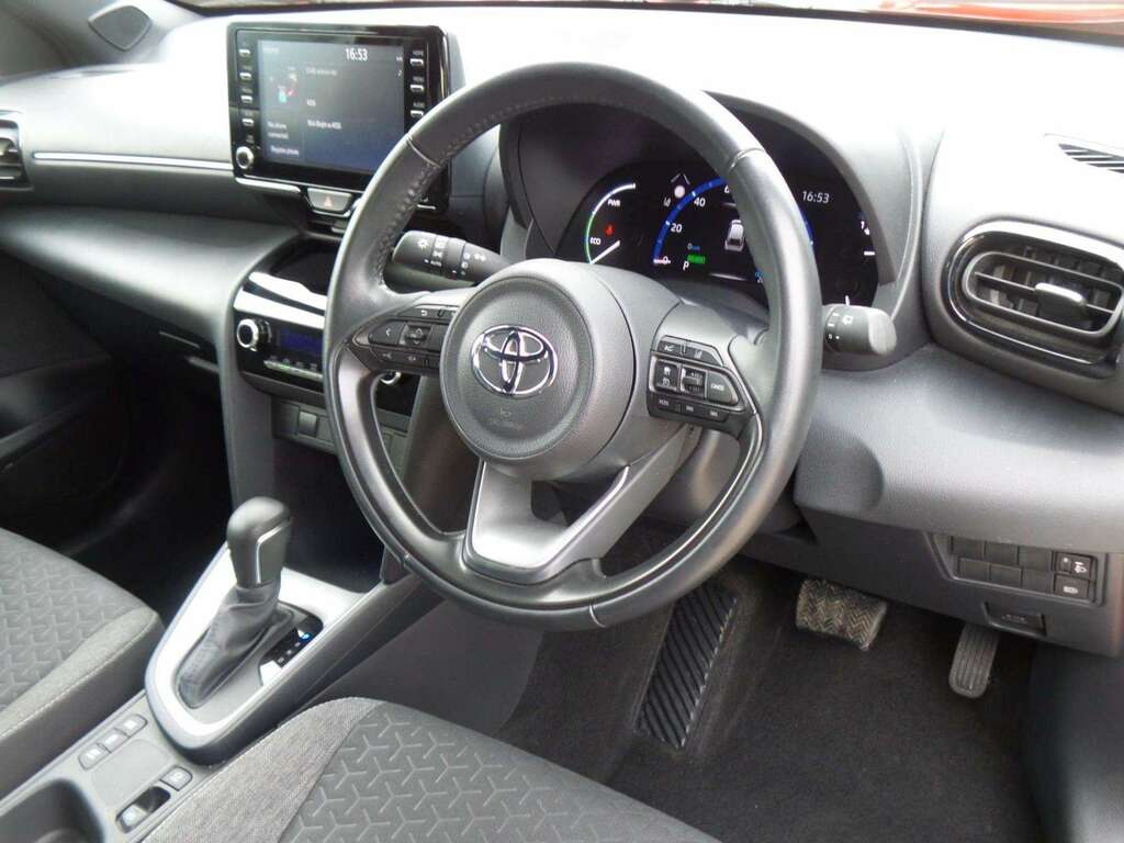 Toyota Yaris Design WH72CTU Red #5