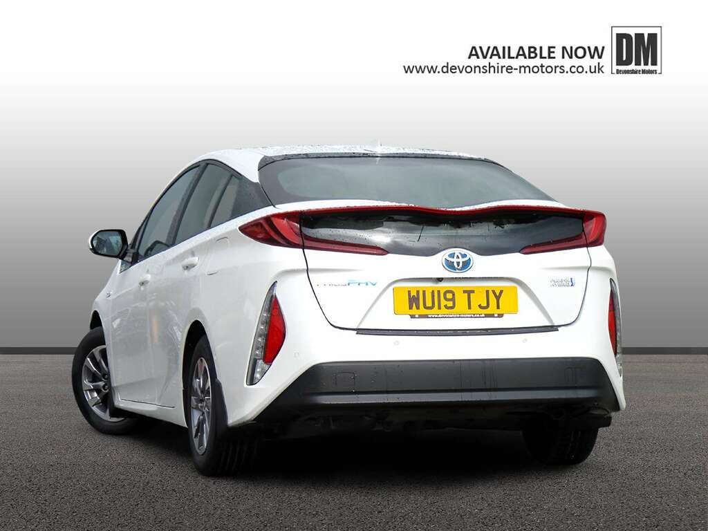 Toyota Prius Excel White #2