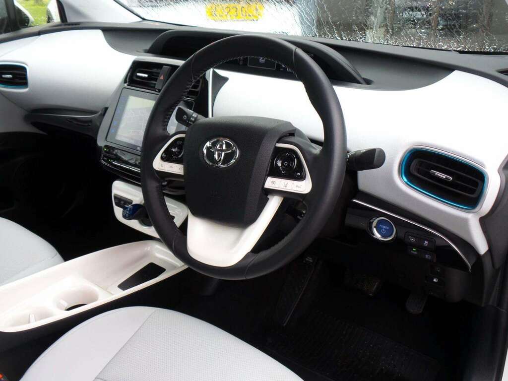 Toyota Prius Excel White #4
