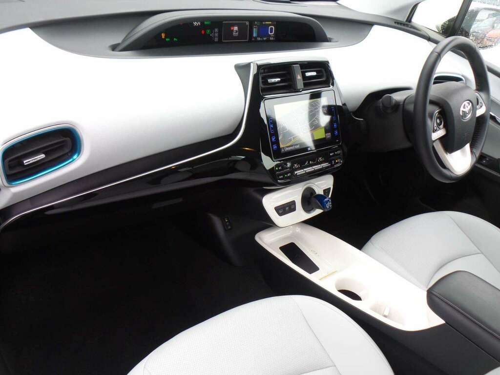 Toyota Prius Excel White #5