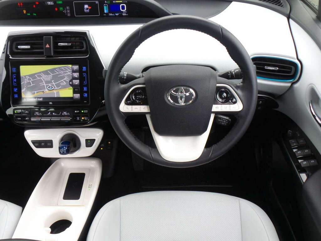 Toyota Prius Excel White #6