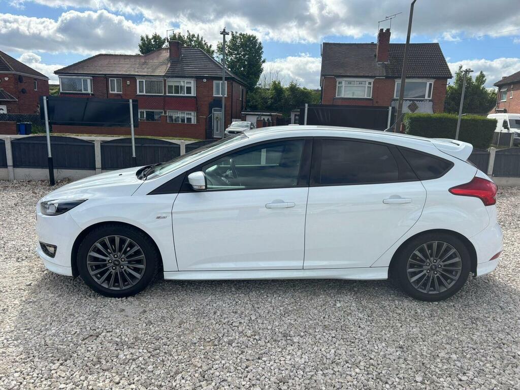 Ford Focus Hatchback 1.0T Ecoboost St-line Euro 6 Ss AY18MYX White #5