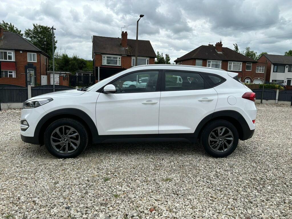Hyundai Tucson Suv 1.7 Crdi Blue Drive Se Nav Euro 6 Ss 2 YY67OWH White #4