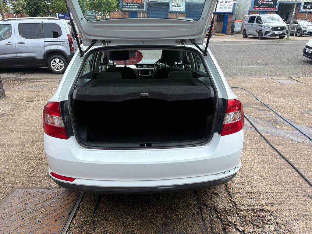 Skoda Rapid Spaceback 1.4 Tdi Se Tech Euro 6 S S White #6