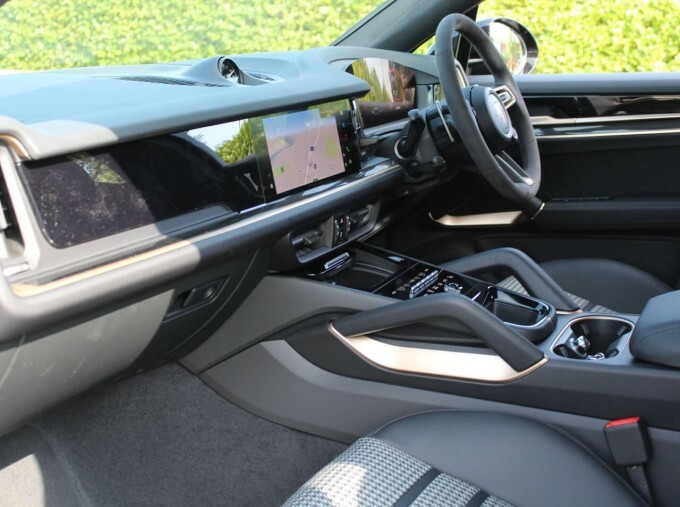 Porsche Cayenne V6 E-hybrid 25.9Kwh Tiptronics Euro 6 WX75VAH Black #3