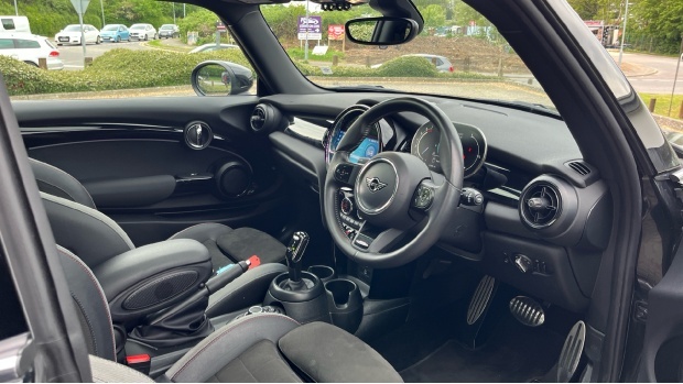 Mini Hatch Cooper Sport Steptronic Euro 6 LG24WKA Black #6