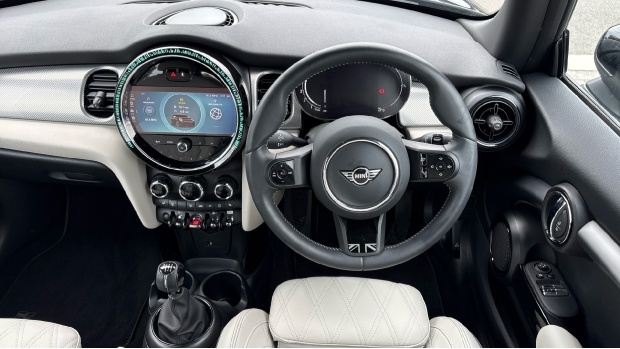 Mini Hatch Cooper Exclusive Euro 6 Black #5