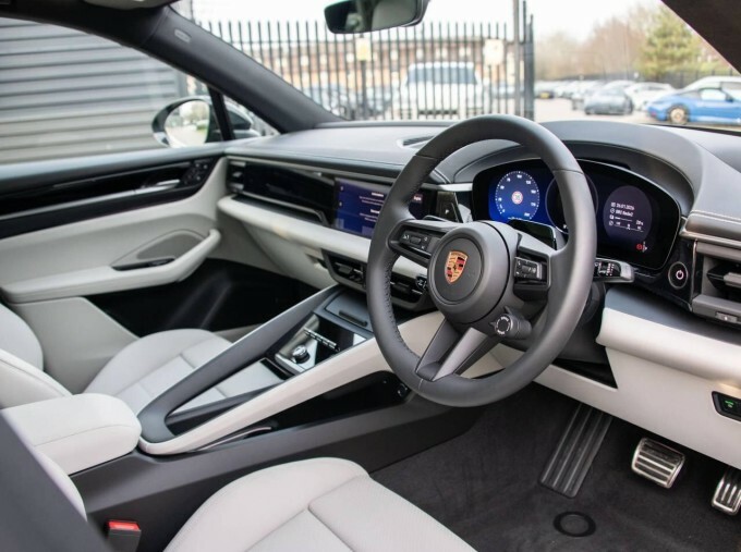 Porsche Macan 100Kwh 4S VK75WFE Black #4