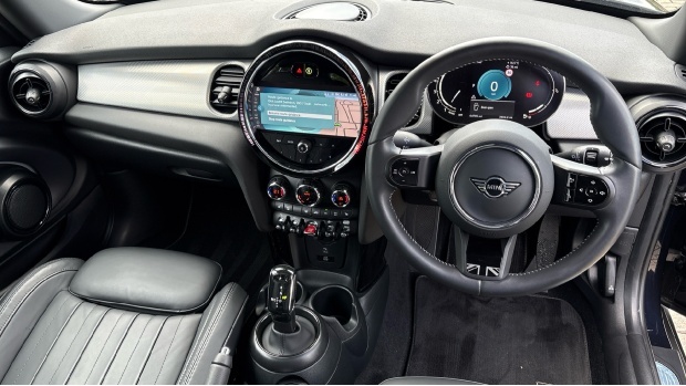 Mini Hatch Cooper Exclusive Steptronic Euro 6 BM23NVB Black #4