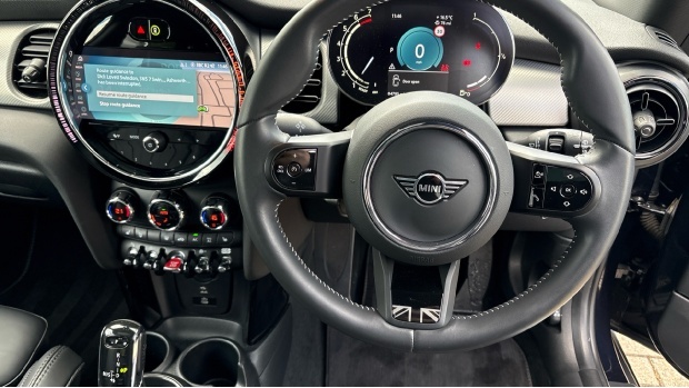 Mini Hatch Cooper Exclusive Steptronic Euro 6 BM23NVB Black #5
