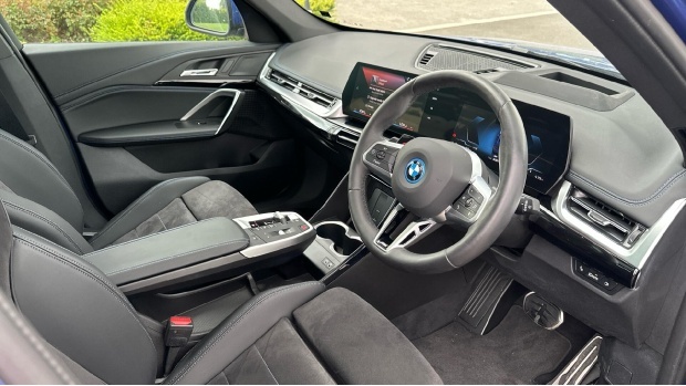 BMW iX1 20 66.5Kwh M Sport Edrive 11Kw Charger YB25OKV Blue #6
