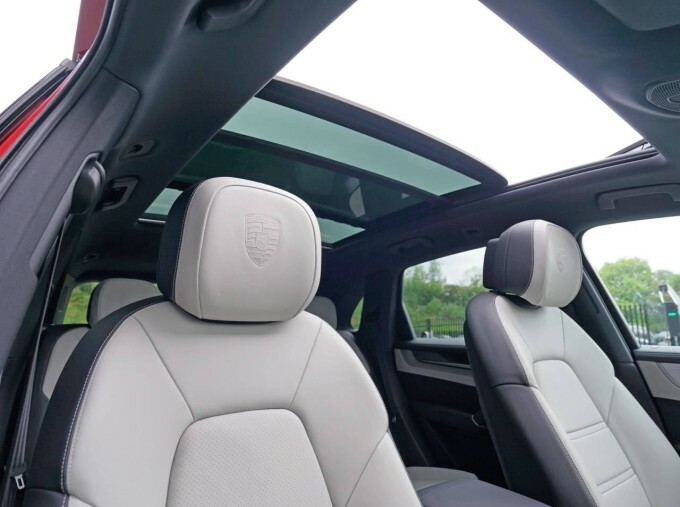 Porsche Cayenne V6 E-hybrid 25.9Kwh Tiptronics Euro 6 RX75WRV Red #2