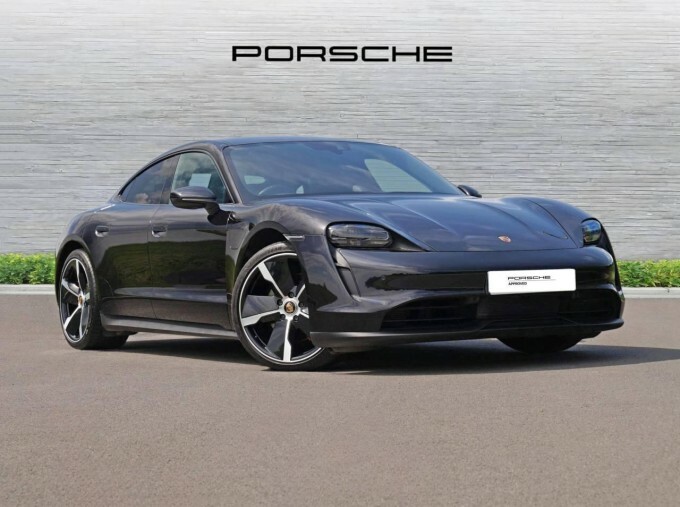 Porsche Taycan Performance Plus 93.4Kwh 4S 11Kw Charger Black