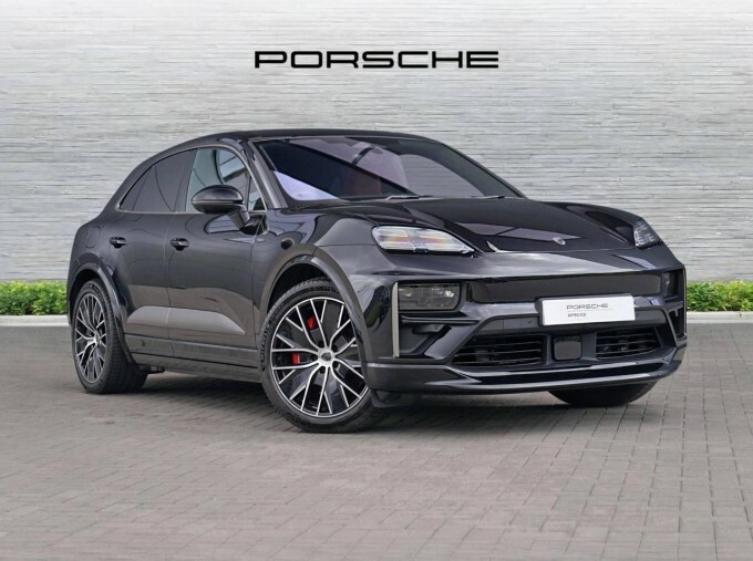 Porsche Macan 100Kwh Turbo Black