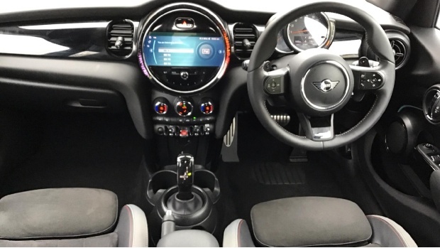 Mini Hatch Cooper S Sport Steptronic Euro 6 RE22VLA Black #4