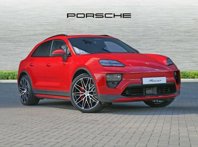 Porsche Macan 100Kwh 4S Red