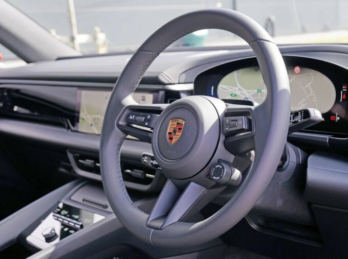 Porsche Macan 100Kwh 4S Red #4