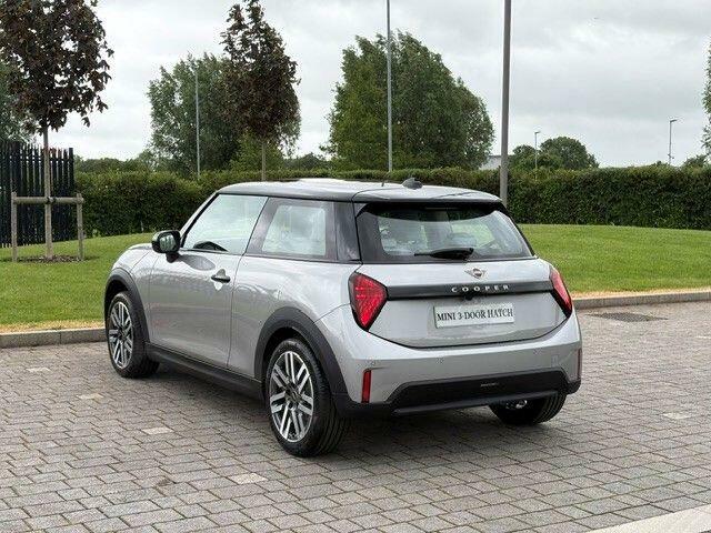 Mini Hatch 1.5C Classic Steptronic Euro 6 Silver #4