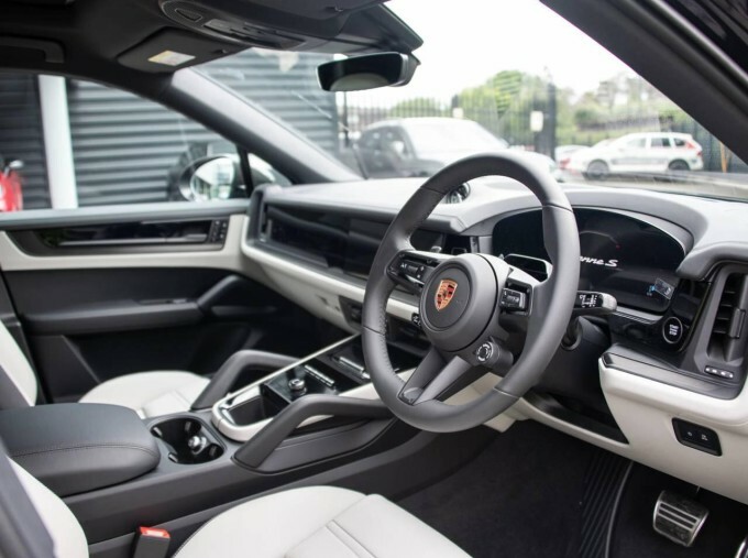 Porsche Cayenne V6 E-hybrid 25.9Kwh Black Edition Tiptronics Euro Black #4