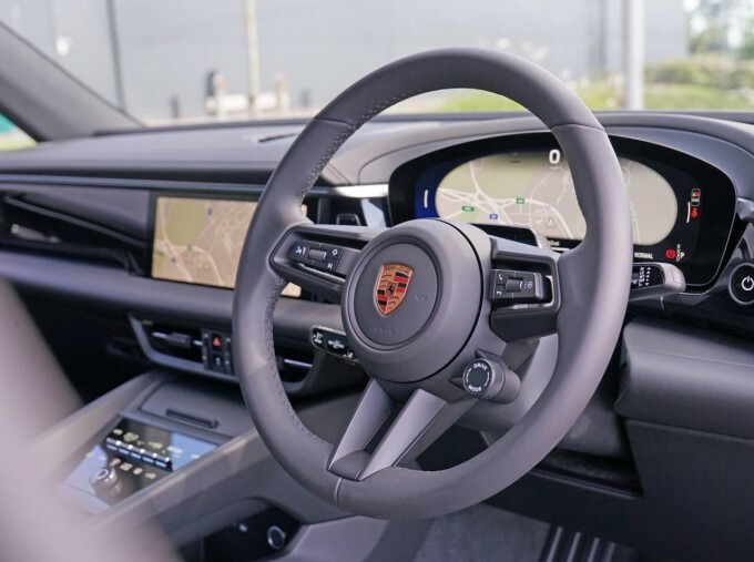 Porsche Macan 100Kwh 4S Grey #4