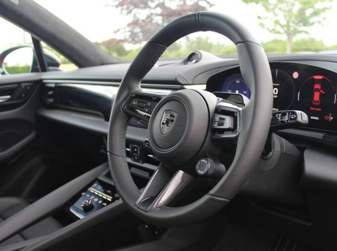 Porsche Macan 100Kwh Turbo Red #5