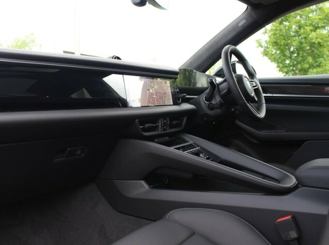 Porsche Macan 100Kwh Turbo Red #3
