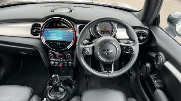 Mini Hatch Cooper Exclusive Steptronic Euro 6 WO22DXB Grey #5