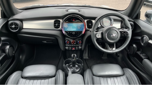 Mini Hatch Cooper Exclusive Steptronic Euro 6 WO22DXB Grey #4